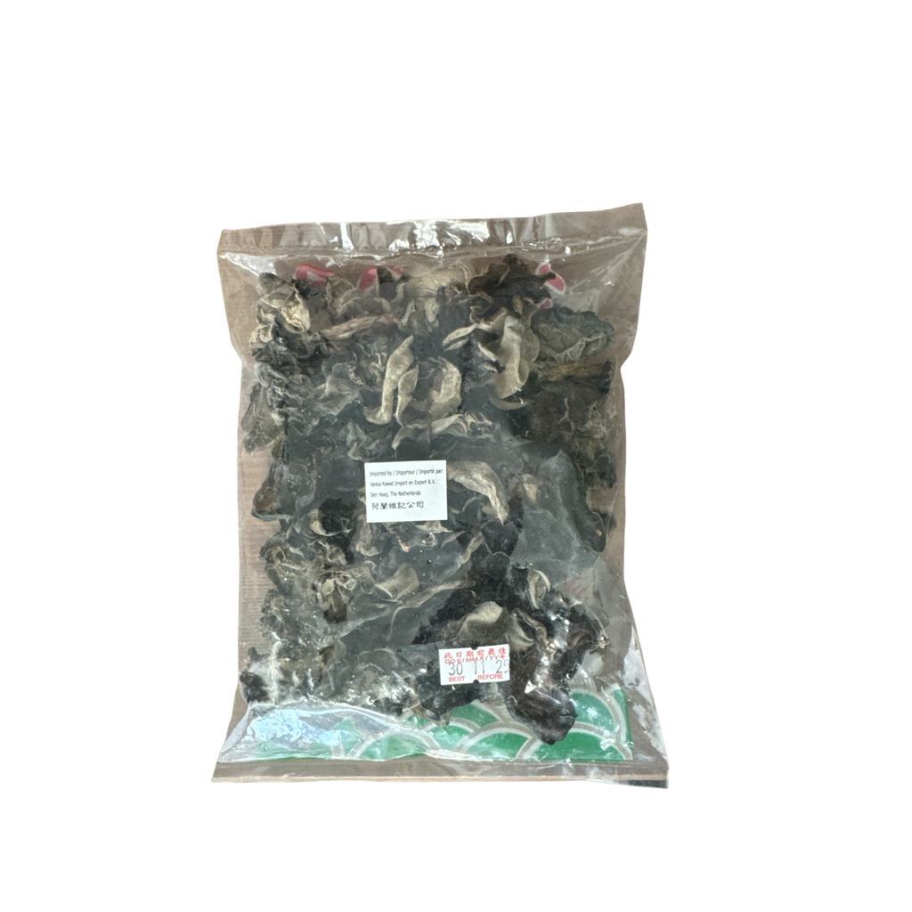 Schwarze Ohrpilze (Kuping) von Vanka Kawat, frische Kochzutaten, in einer transparenten Schale, bereit zum Kochen.
