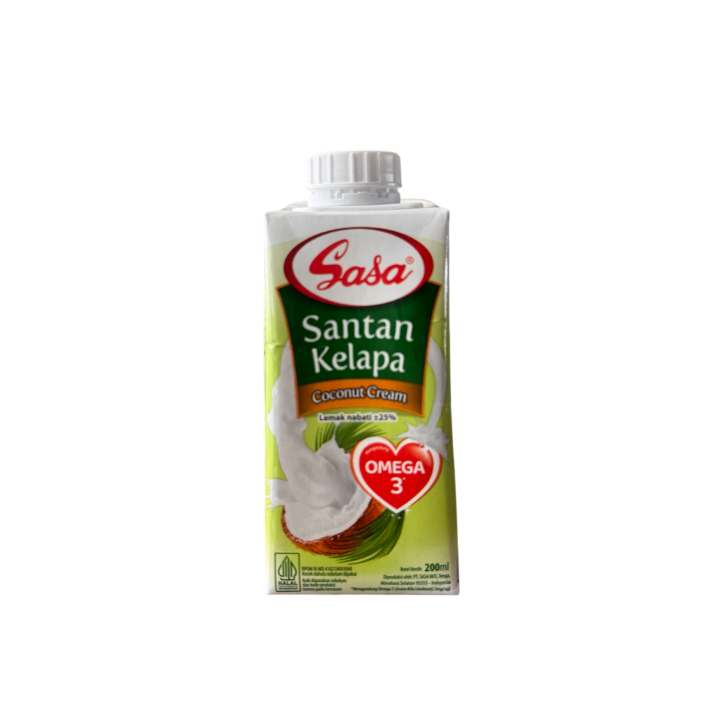 Nesia Sasa Santan Kelapa Cair, cremige Kokosmilch für Kochen und Backen, in einer Dose mit weißer Flüssigkeit.