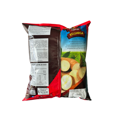 Knusprige, scharfe Tapioka-Chips von Nesia, Qtela Keripik Singkong Pedas, mit goldbrauner Farbe und würziger Textur