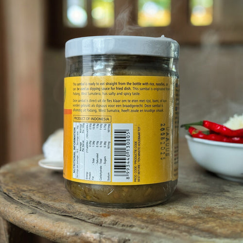 Nesia Food Ibu Sambal Hijau Padang Sambal in Glasflasche, traditionelle grüne Sambal-Sauce aus Padang, mit frischen grünen Chilischoten.