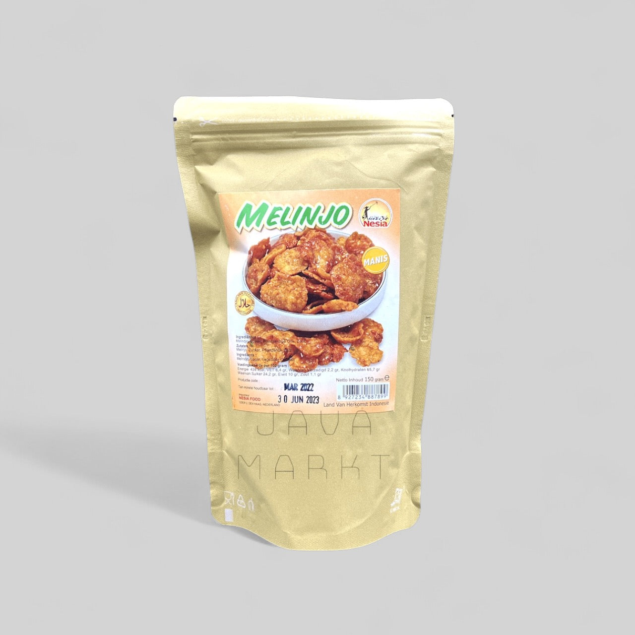 Knusprige, süße Melinjo-Keripik von Nesia, Lebensmittel, Nahaufnahme der goldbraunen Snacks in einer Packung