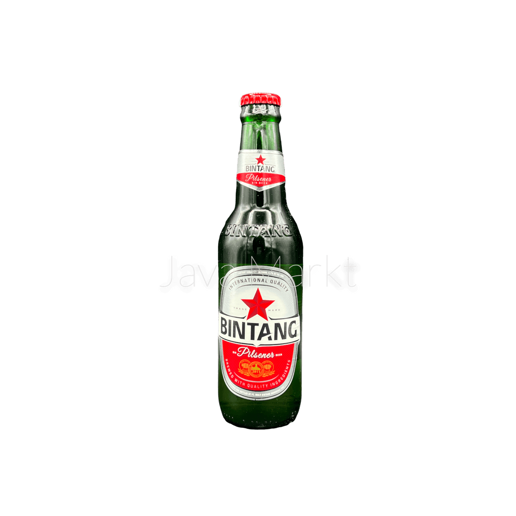 Bierflasche von Bir Bintang, Vanka Kawat, auf einem Holztisch, mit goldener Farbe und typischem Label sichtbar