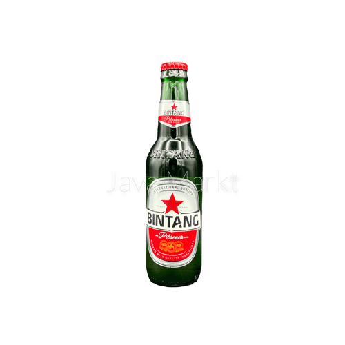 Bierflasche von Bir Bintang, Vanka Kawat, auf einem Holztisch, mit goldener Farbe und typischem Label sichtbar