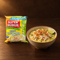 Super Bubur Instant Rasa Soto 46g – Packung mit angerichtetem Soto-Reisbrei