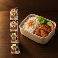 Sambal NAKNAN Sambal Bawang Level 3 Sachet – Sachet mit Lunchbox