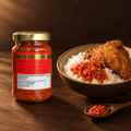 Sambal Rawit Merah Flower Brand 375 g – Glas mit Reis und Hähnchen
