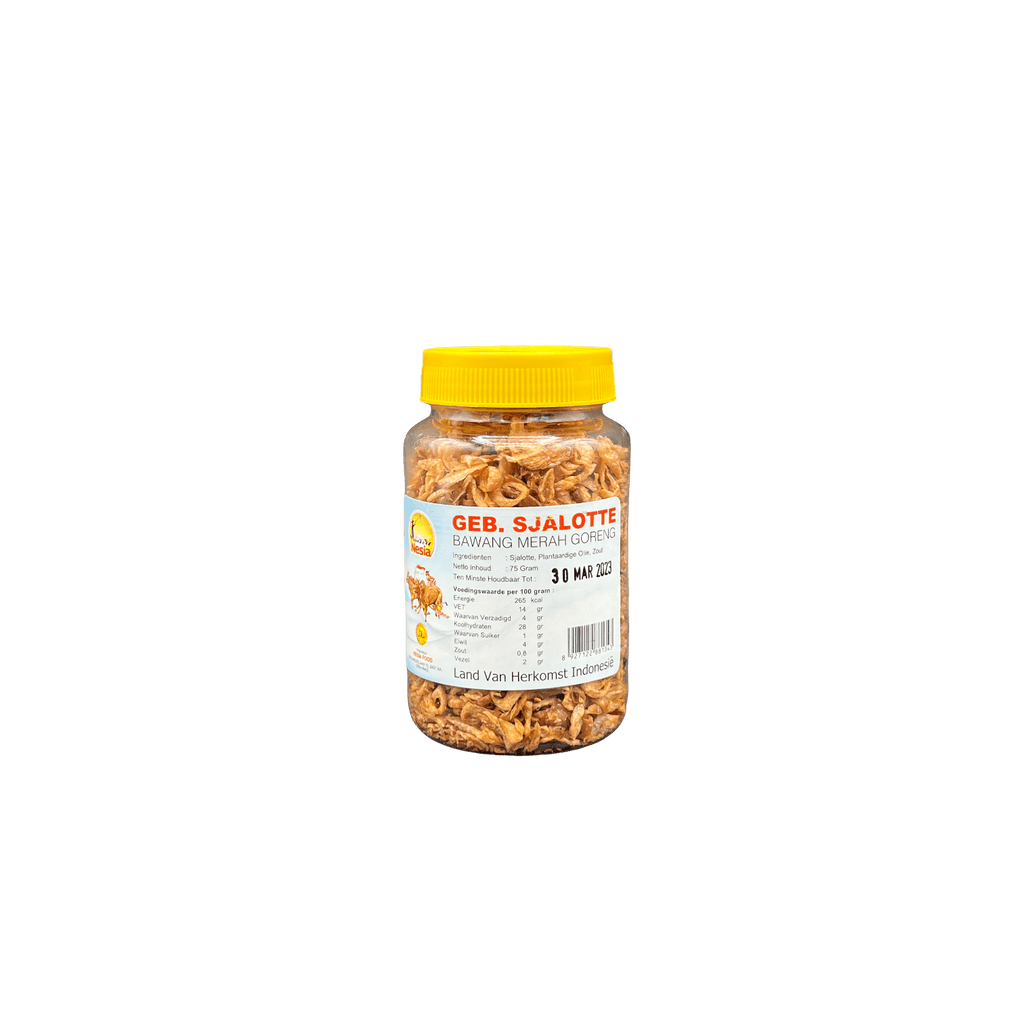 Knusprige Bawang Merah Goreng von Nesia Food als Lebensmittel, goldbraun gebraten und in einer Verpackung sichtbar