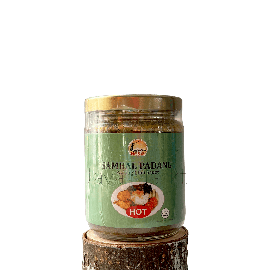Nesia Sambal Hijau Padang in Glas, grüne scharfe Sambal-Soße mit Kräutern und Gewürzen für asiatische Gerichte, Nahaufnahme