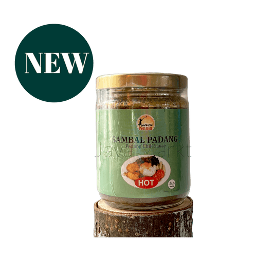 Nesia Sambal Hijau Padang in einer Schüssel, grüne scharfe Sambal-Soße aus Padang, indonesische Gewürzpaste, Nahaufnahme